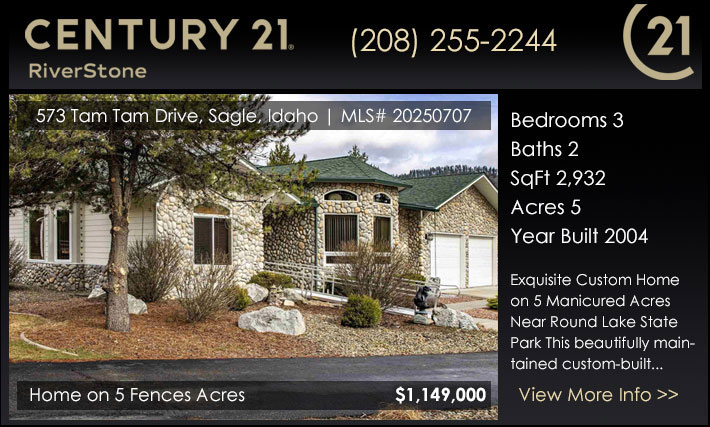 Exquisite Custom Home on 5 Manicured Acres Near Round Lake State Park